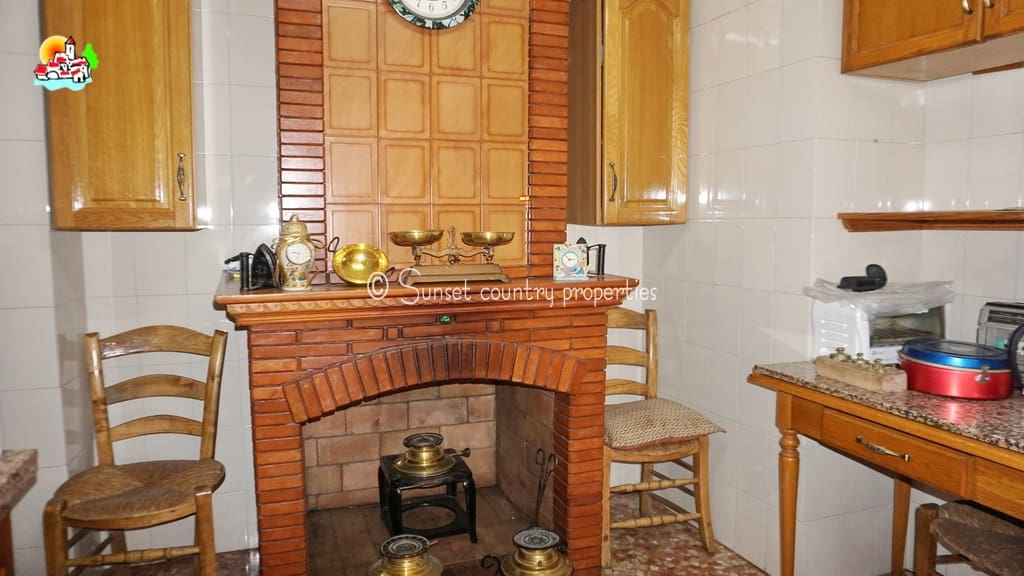 4 soverom Hus til salgs i Iznajar - € 114 900 (Ref: 9135037)