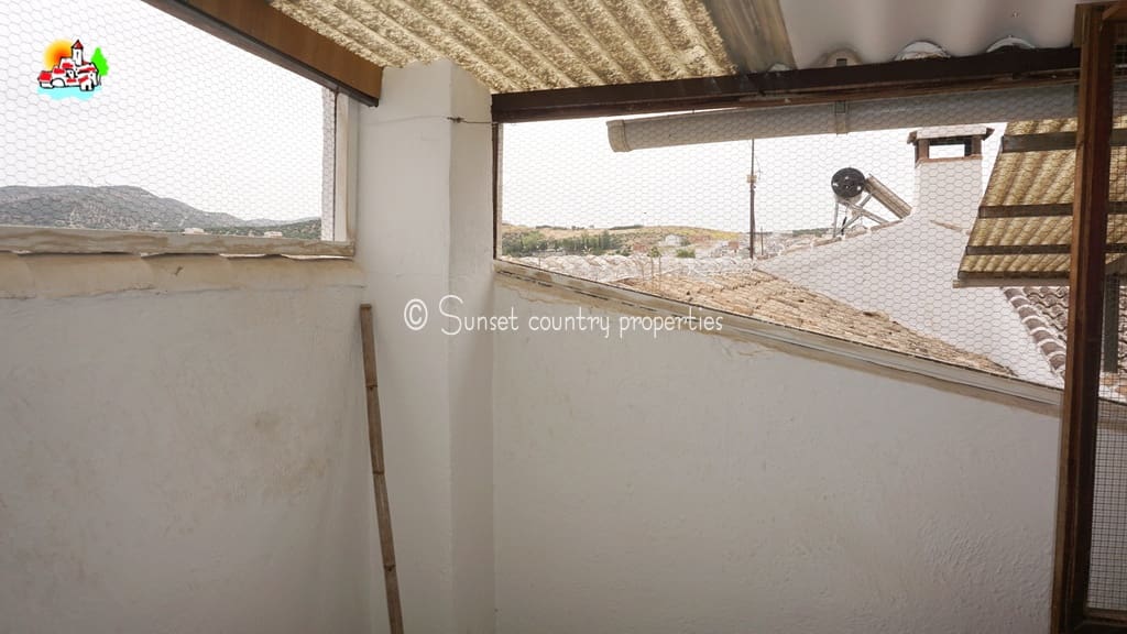 4 soverom Hus til salgs i Iznajar - € 114 900 (Ref: 9135037)