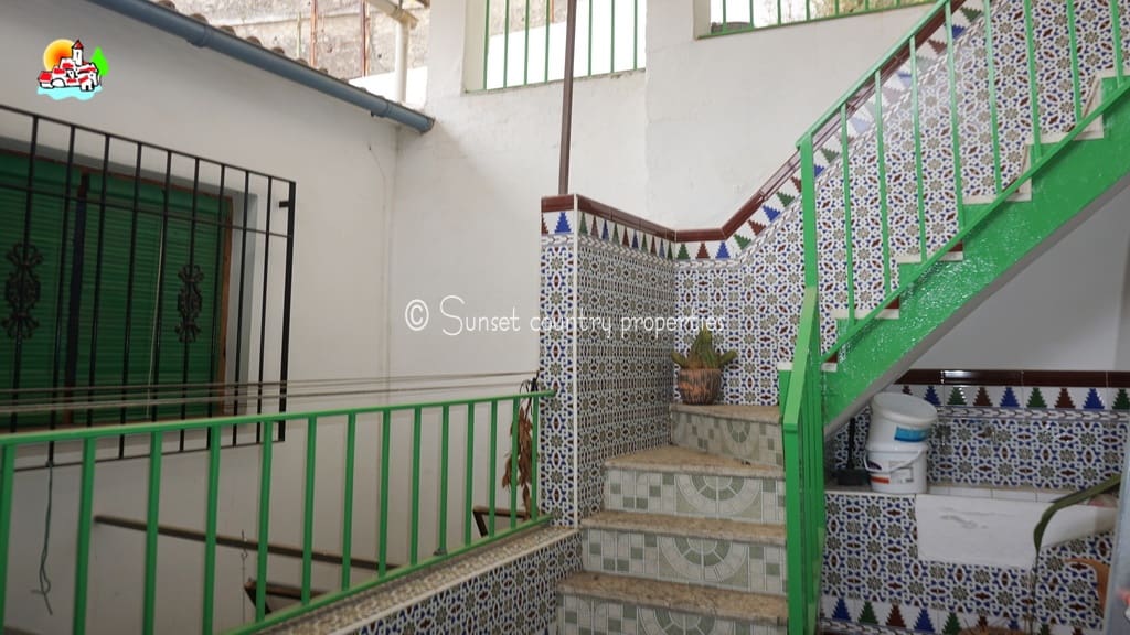 4 soverom Hus til salgs i Iznajar - € 114 900 (Ref: 9135037)