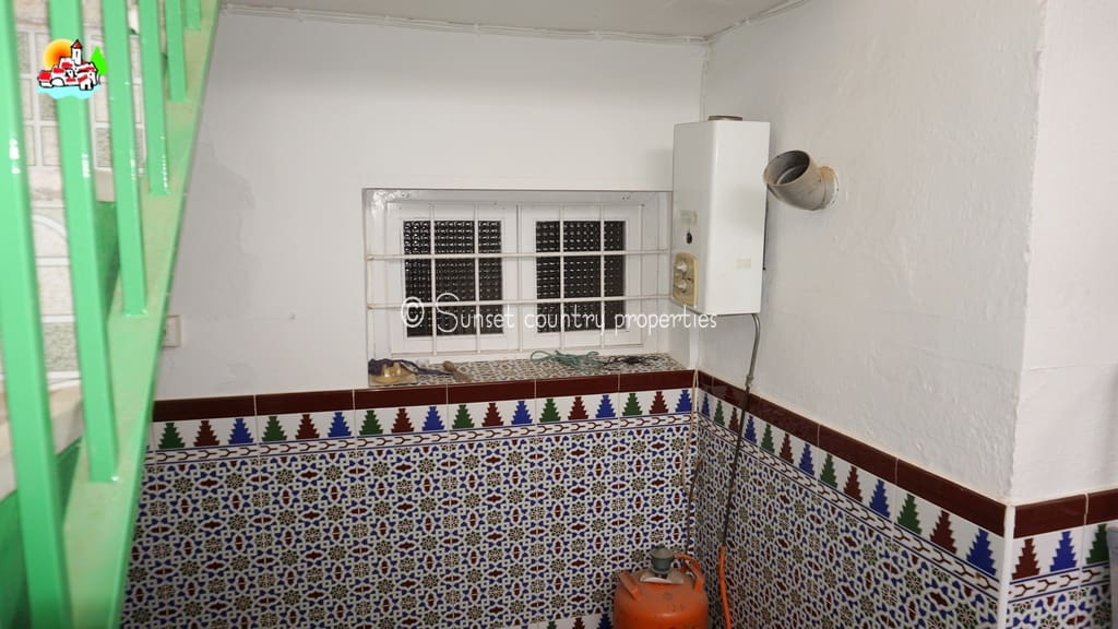 4 soverom Hus til salgs i Iznajar - € 114 900 (Ref: 9135037)