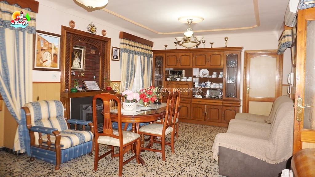 4 soverom Hus til salgs i Iznajar - € 114 900 (Ref: 9135037)