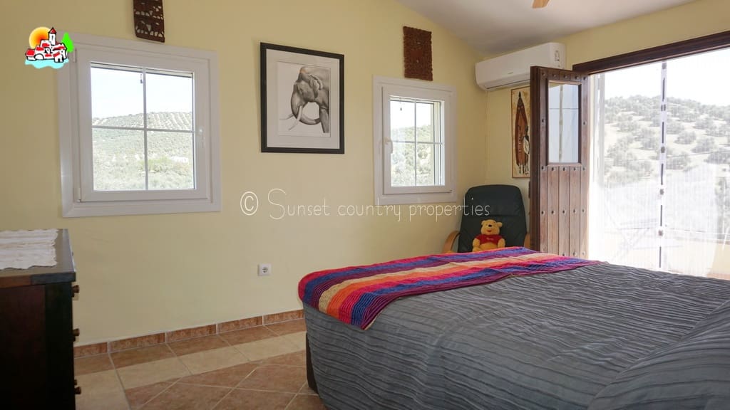 4 soveværelse Finca/Landehus til salg i Archidona med swimmingpool - € 239.950 (Ref: 9150640)