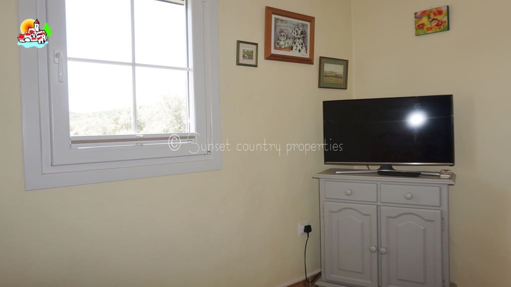 4 soveværelse Finca/Landehus til salg i Archidona med swimmingpool - € 239.950 (Ref: 9150640)