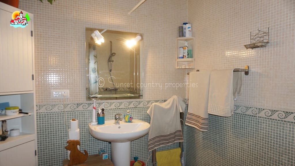 4 soveværelse Finca/Landehus til salg i Archidona med swimmingpool - € 239.950 (Ref: 9150640)