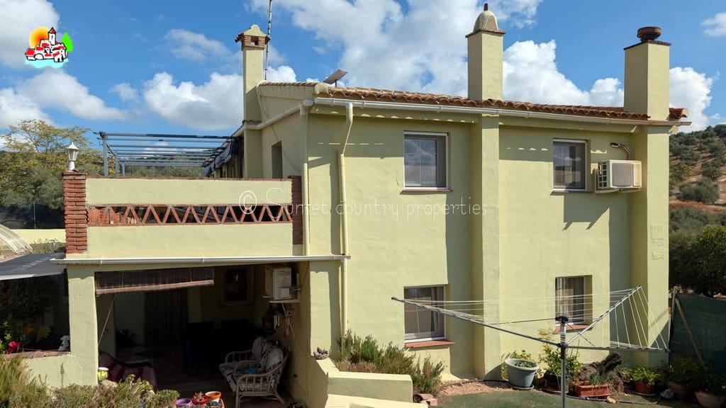 4 soveværelse Finca/Landehus til salg i Archidona med swimmingpool - € 239.950 (Ref: 9150640)