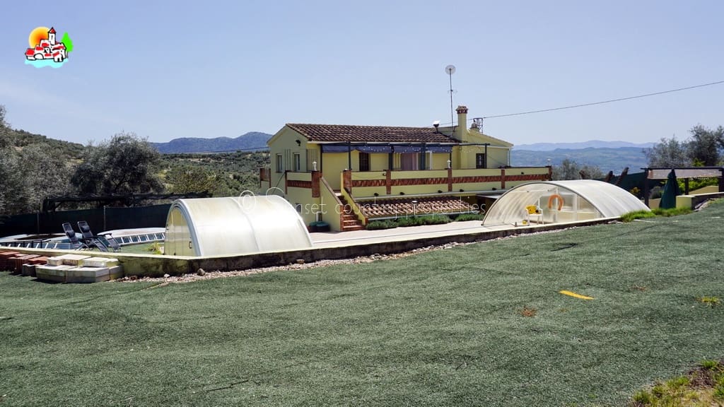 4 soveværelse Finca/Landehus til salg i Archidona med swimmingpool - € 239.950 (Ref: 9150640)