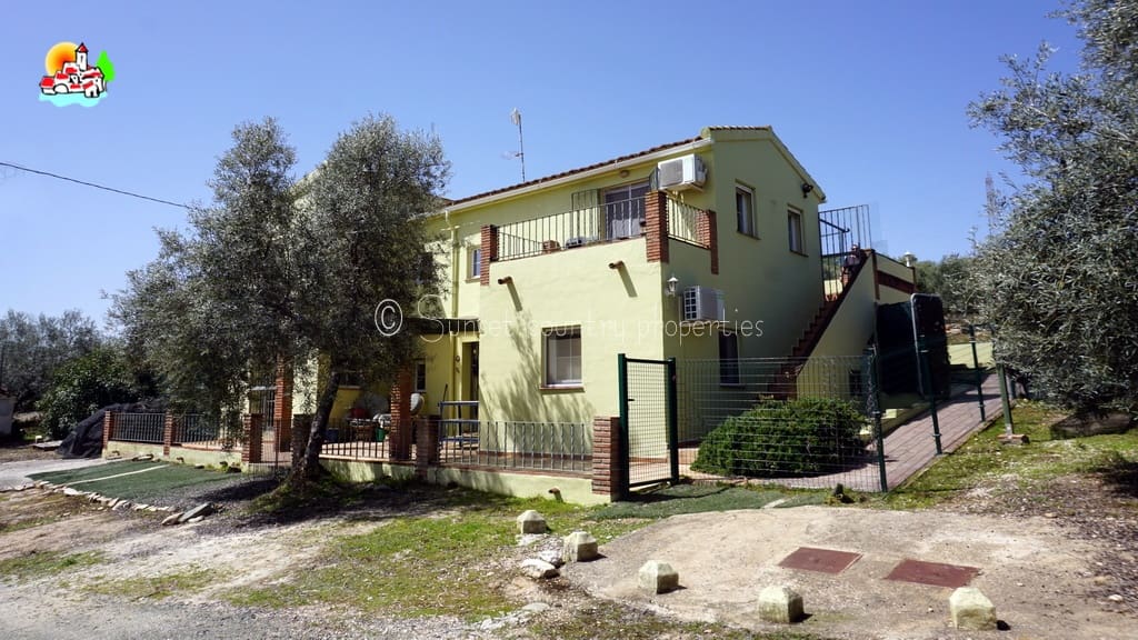 4 soveværelse Finca/Landehus til salg i Archidona med swimmingpool - € 239.950 (Ref: 9150640)