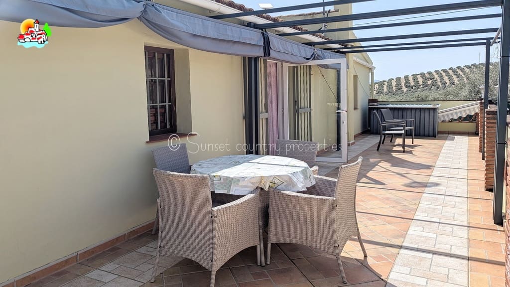 4 soveværelse Finca/Landehus til salg i Archidona med swimmingpool - € 239.950 (Ref: 9150640)