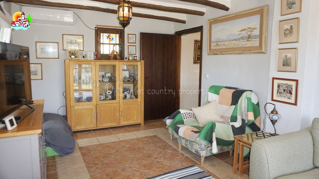 4 soveværelse Finca/Landehus til salg i Archidona med swimmingpool - € 239.950 (Ref: 9150640)