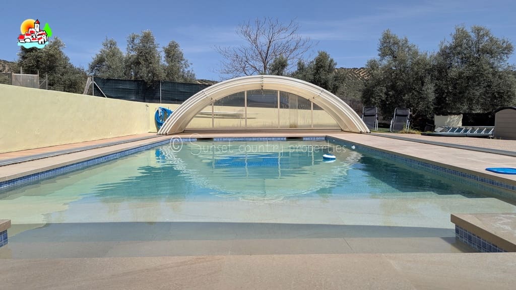 4 soveværelse Finca/Landehus til salg i Archidona med swimmingpool - € 239.950 (Ref: 9150640)