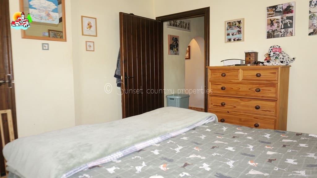 4 soveværelse Finca/Landehus til salg i Archidona med swimmingpool - € 239.950 (Ref: 9150640)