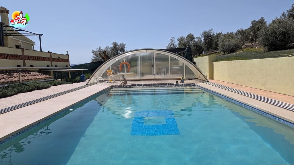 4 soveværelse Finca/Landehus til salg i Archidona med swimmingpool - € 239.950 (Ref: 9150640)