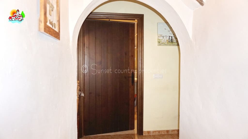 4 soveværelse Finca/Landehus til salg i Archidona med swimmingpool - € 239.950 (Ref: 9150640)