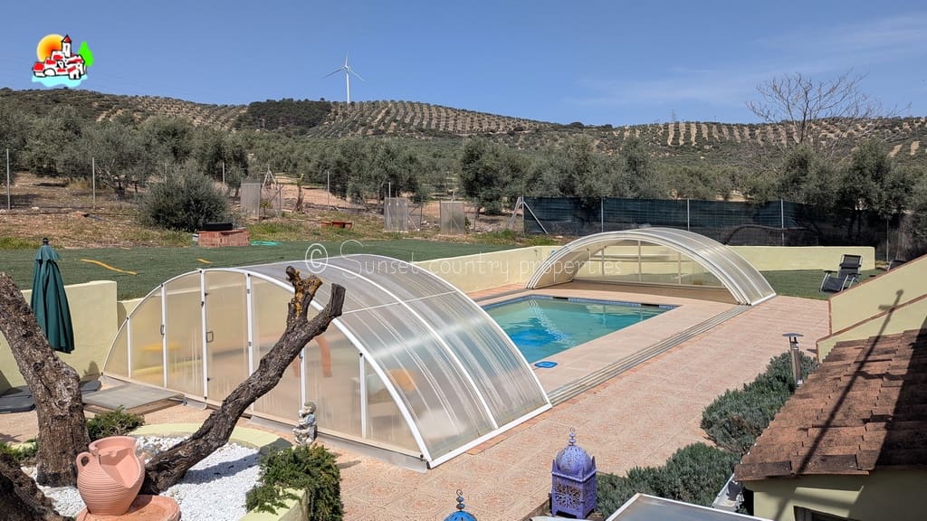 4 soveværelse Finca/Landehus til salg i Archidona med swimmingpool - € 239.950 (Ref: 9150640)