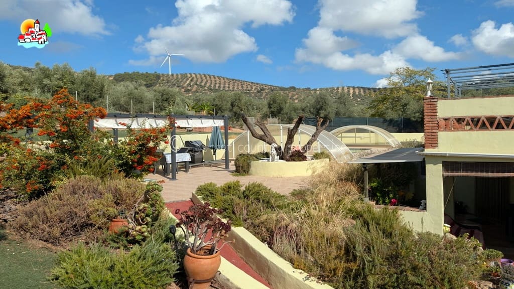 4 soveværelse Finca/Landehus til salg i Archidona med swimmingpool - € 239.950 (Ref: 9150640)