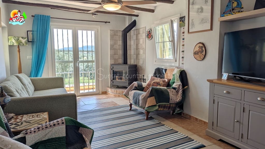 4 soveværelse Finca/Landehus til salg i Archidona med swimmingpool - € 239.950 (Ref: 9150640)