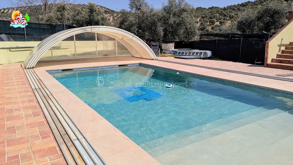 4 soveværelse Finca/Landehus til salg i Archidona med swimmingpool - € 239.950 (Ref: 9150640)