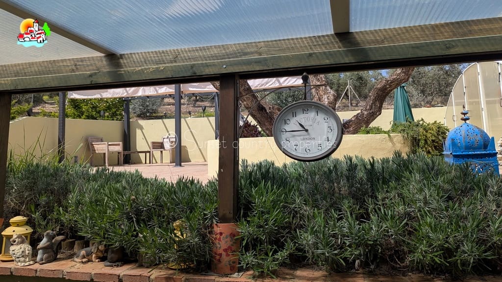 4 soveværelse Finca/Landehus til salg i Archidona med swimmingpool - € 239.950 (Ref: 9150640)