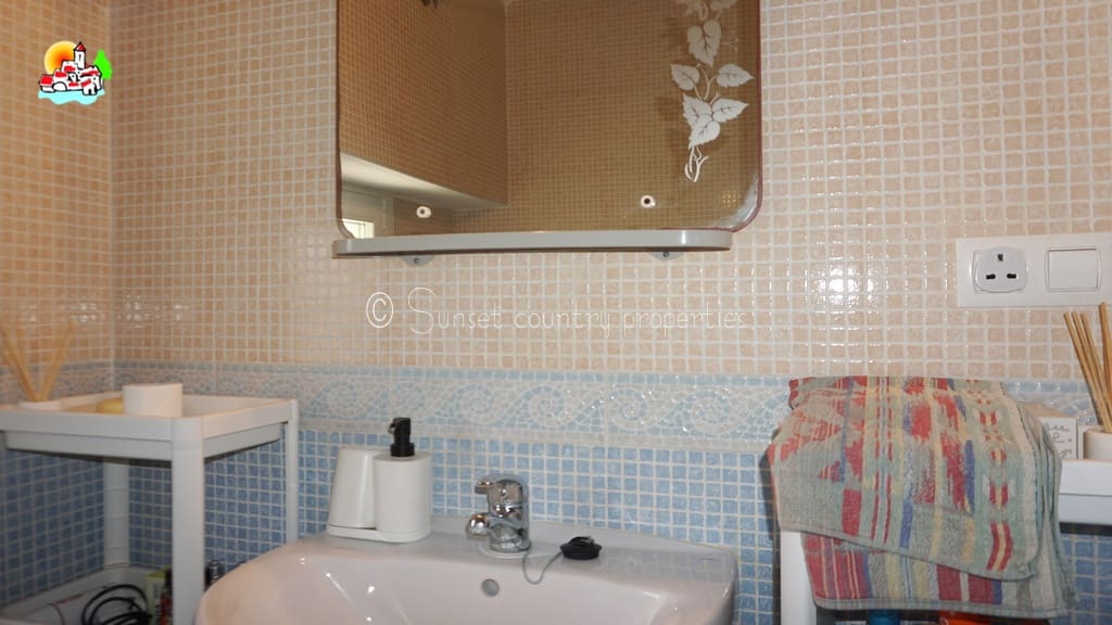 4 soveværelse Finca/Landehus til salg i Archidona med swimmingpool - € 239.950 (Ref: 9150640)