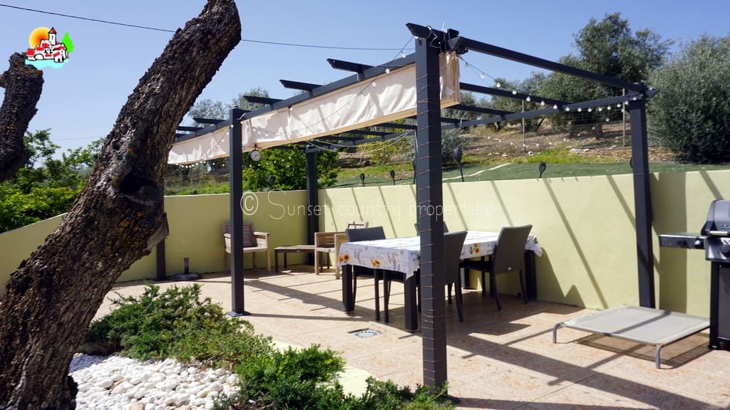 4 soveværelse Finca/Landehus til salg i Archidona med swimmingpool - € 239.950 (Ref: 9150640)