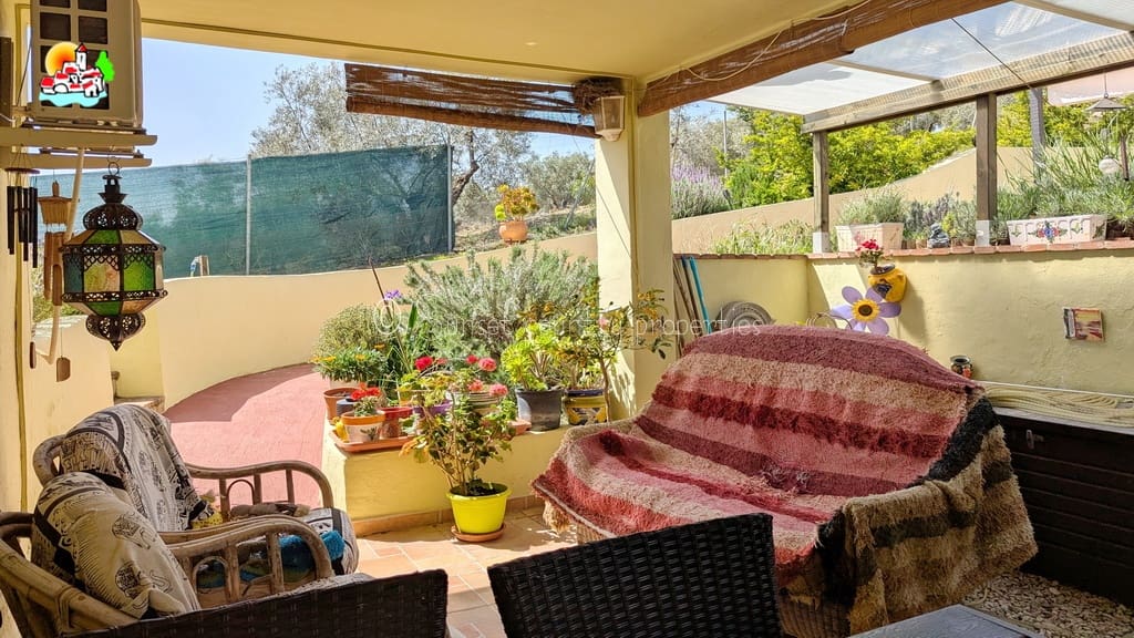 4 soveværelse Finca/Landehus til salg i Archidona med swimmingpool - € 239.950 (Ref: 9150640)