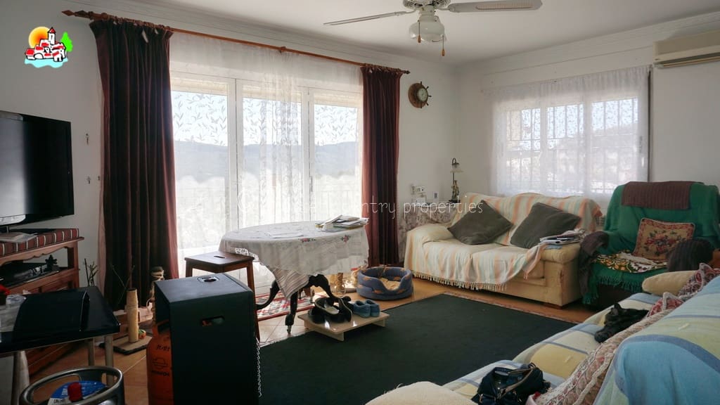 5 soveværelse Finca/Landehus til salg i Iznajar med swimmingpool garage - € 339.950 (Ref: 9151110)