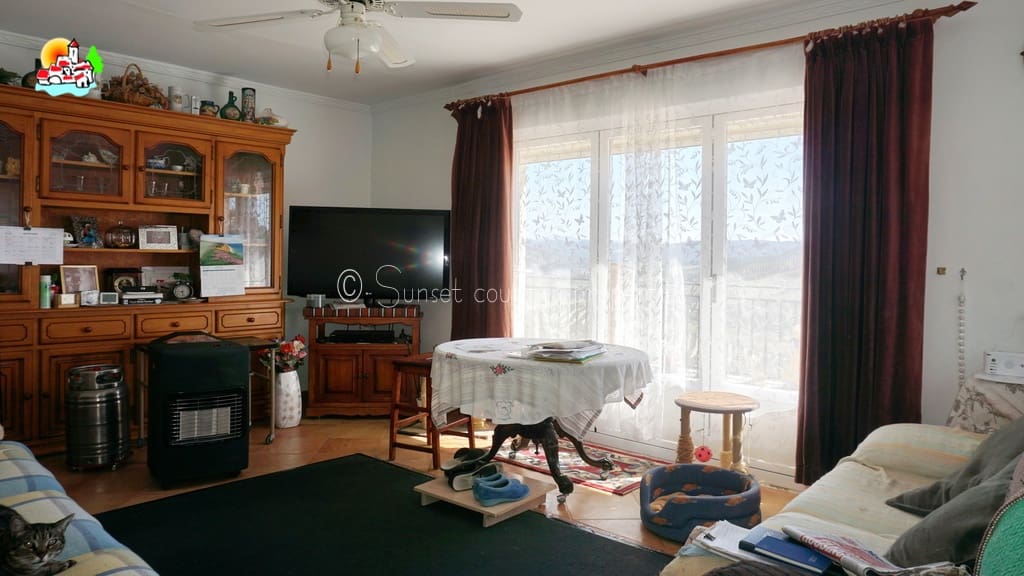 5 soveværelse Finca/Landehus til salg i Iznajar med swimmingpool garage - € 339.950 (Ref: 9151110)