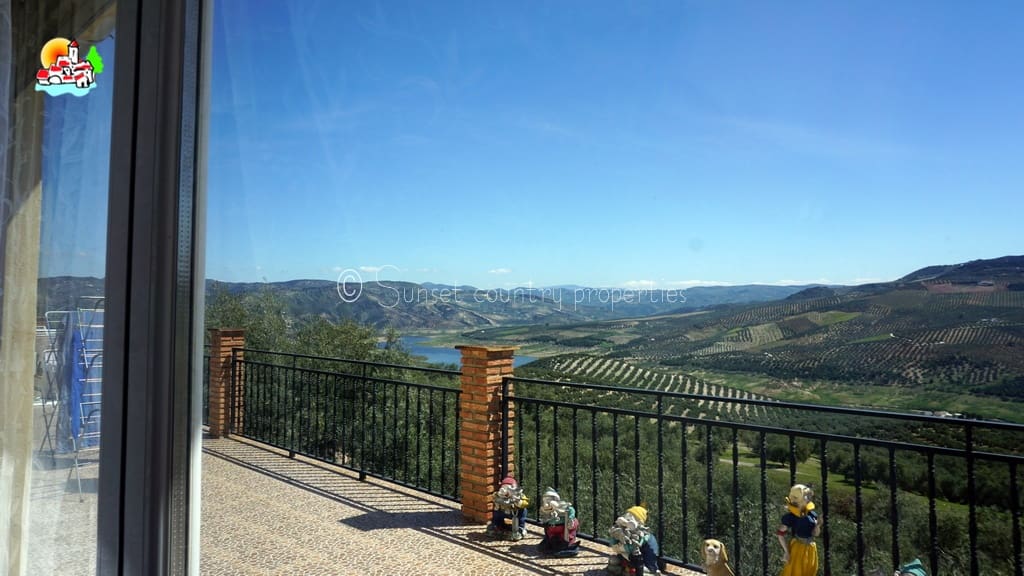 5 soveværelse Finca/Landehus til salg i Iznajar med swimmingpool garage - € 339.950 (Ref: 9151110)