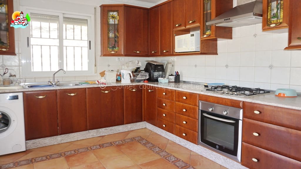 5 soveværelse Finca/Landehus til salg i Iznajar med swimmingpool garage - € 339.950 (Ref: 9151110)