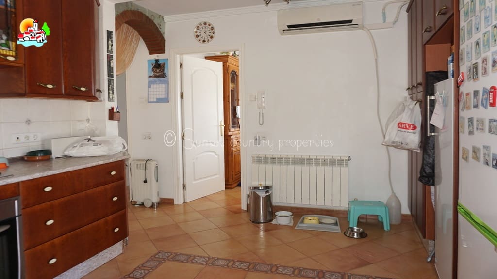 5 soveværelse Finca/Landehus til salg i Iznajar med swimmingpool garage - € 339.950 (Ref: 9151110)