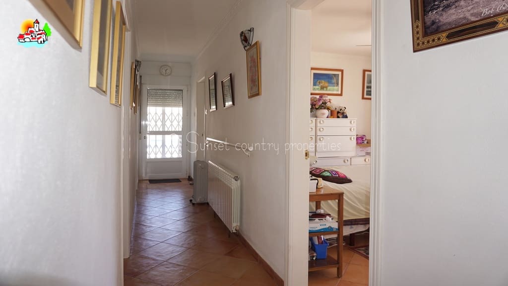 5 soveværelse Finca/Landehus til salg i Iznajar med swimmingpool garage - € 339.950 (Ref: 9151110)