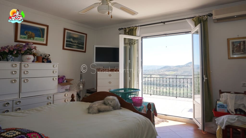 5 soveværelse Finca/Landehus til salg i Iznajar med swimmingpool garage - € 339.950 (Ref: 9151110)