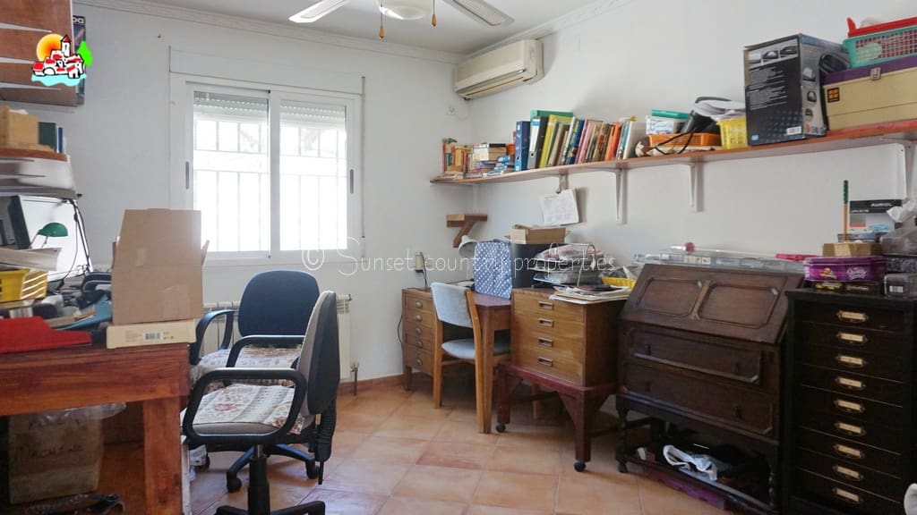 5 soveværelse Finca/Landehus til salg i Iznajar med swimmingpool garage - € 339.950 (Ref: 9151110)