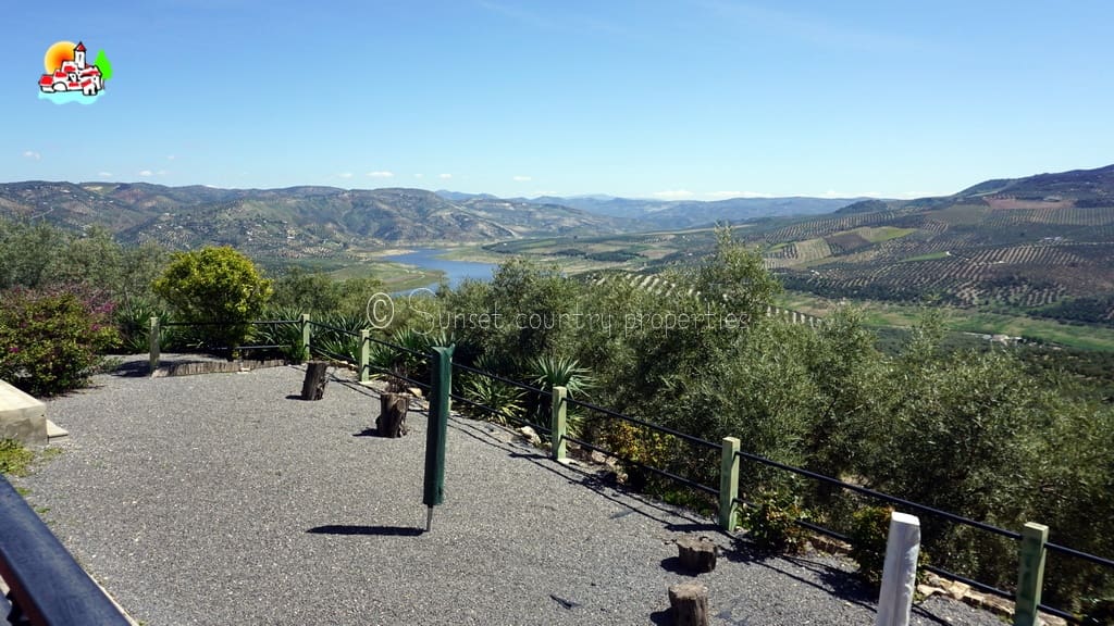 5 soveværelse Finca/Landehus til salg i Iznajar med swimmingpool garage - € 339.950 (Ref: 9151110)