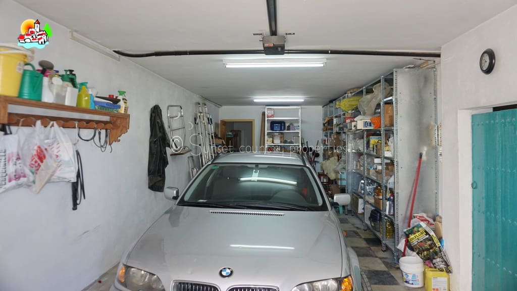 5 soveværelse Finca/Landehus til salg i Iznajar med swimmingpool garage - € 339.950 (Ref: 9151110)