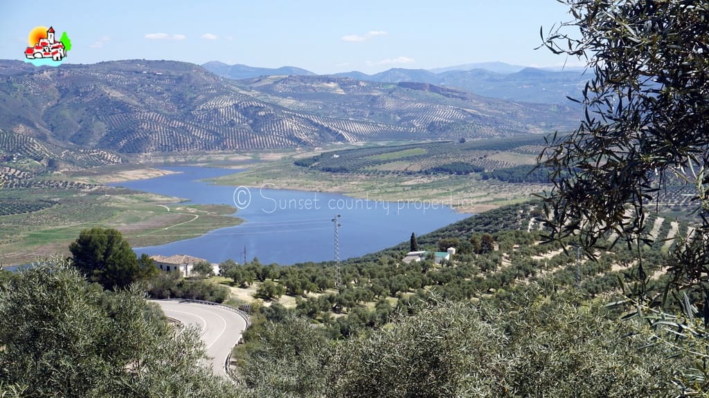 5 soveværelse Finca/Landehus til salg i Iznajar med swimmingpool garage - € 339.950 (Ref: 9151110)