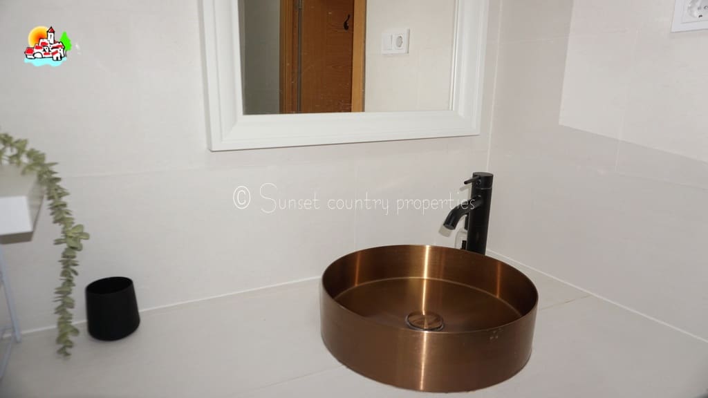 5 soveværelse Finca/Landehus til salg i Iznajar - € 225.000 (Ref: 9151111)