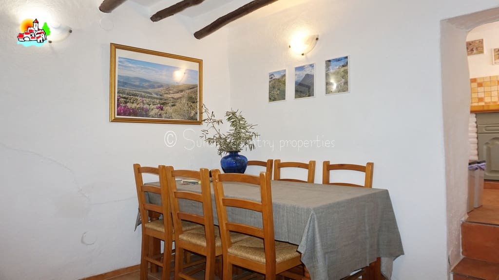 5 soveværelse Finca/Landehus til salg i Iznajar - € 225.000 (Ref: 9151111)