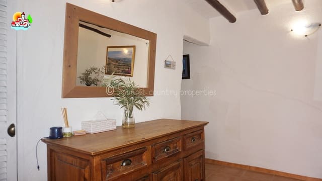 5 soveværelse Finca/Landehus til salg i Iznájar - € 225.000 (Ref: 9151111)