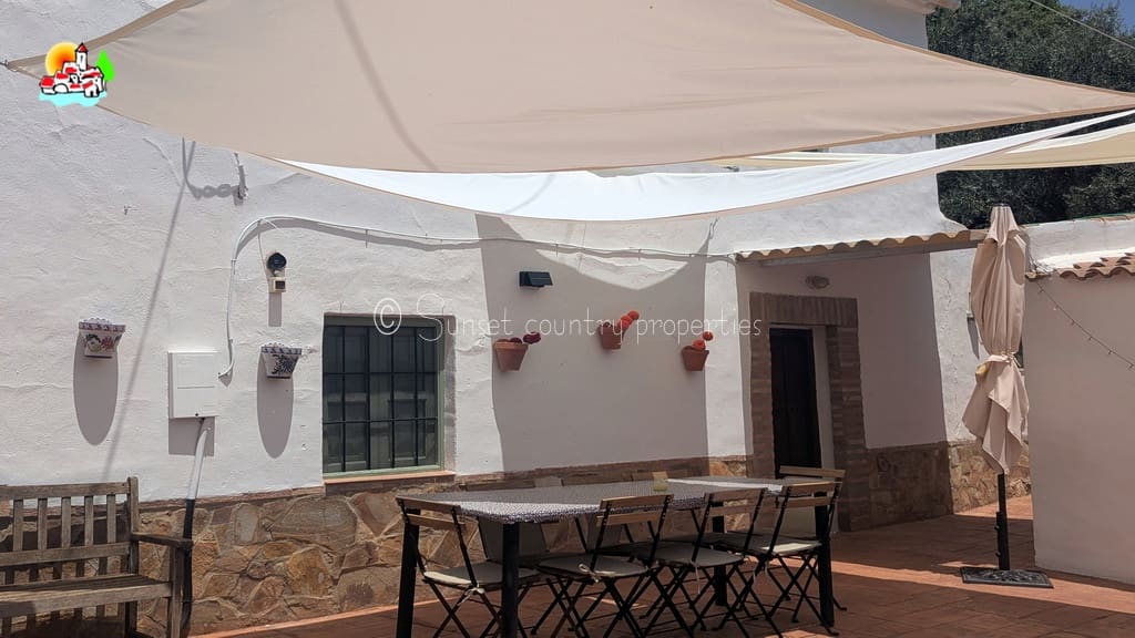 5 soveværelse Finca/Landehus til salg i Iznajar - € 225.000 (Ref: 9151111)