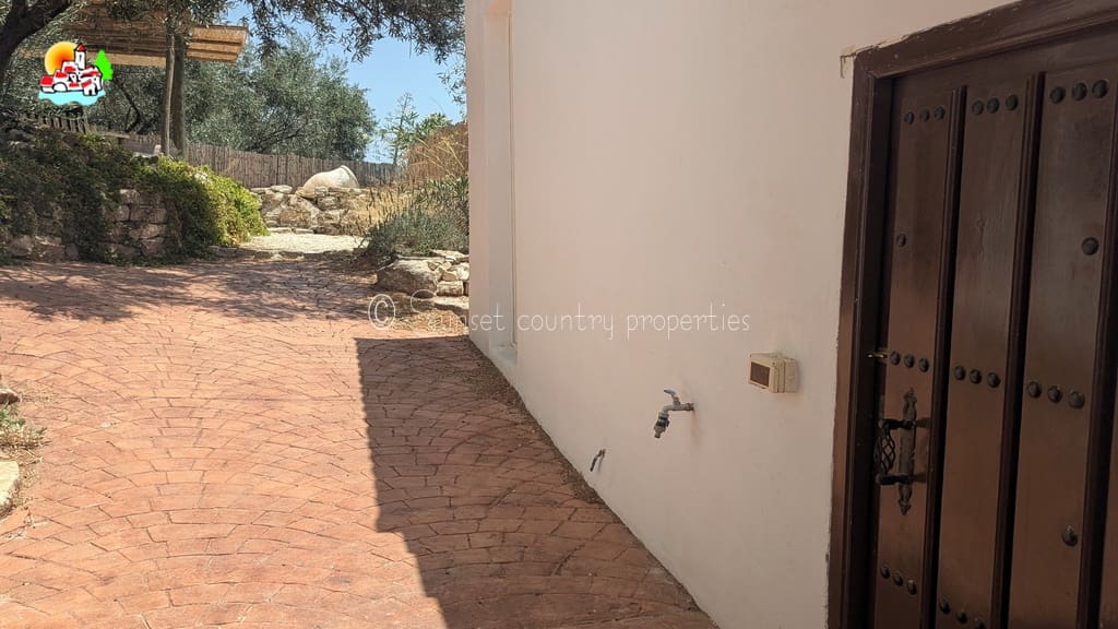 5 soveværelse Finca/Landehus til salg i Iznajar - € 225.000 (Ref: 9151111)