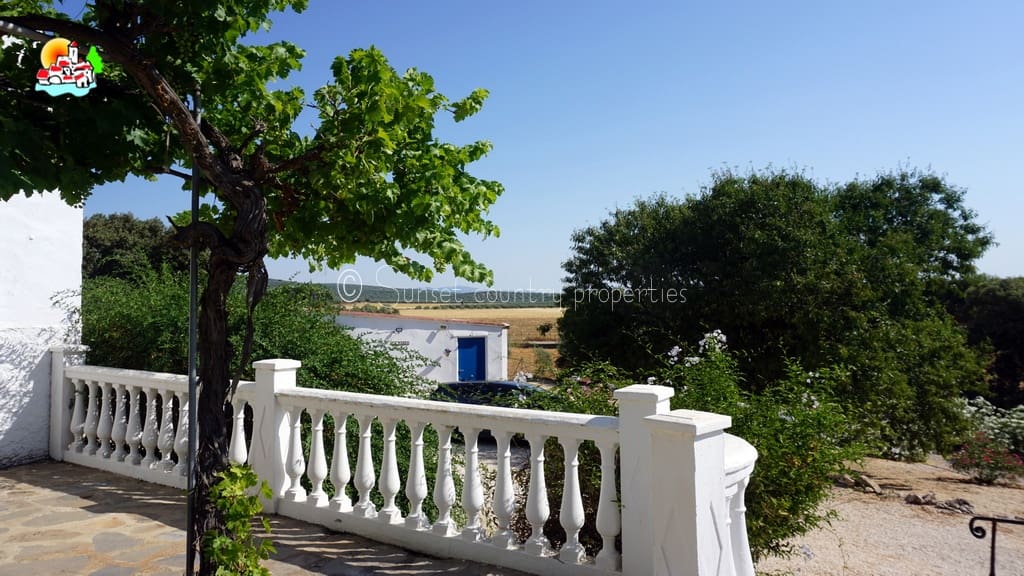 6 soveværelse Finca/Landehus til salg i Archidona med swimmingpool garage - € 425.000 (Ref: 9216356)