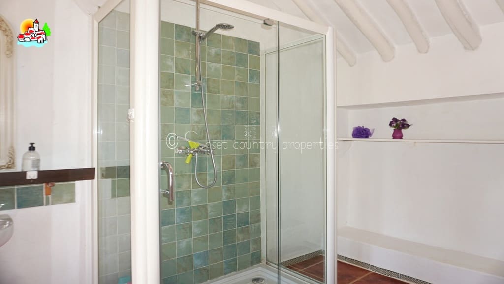 6 soveværelse Finca/Landehus til salg i Archidona med swimmingpool garage - € 425.000 (Ref: 9216356)