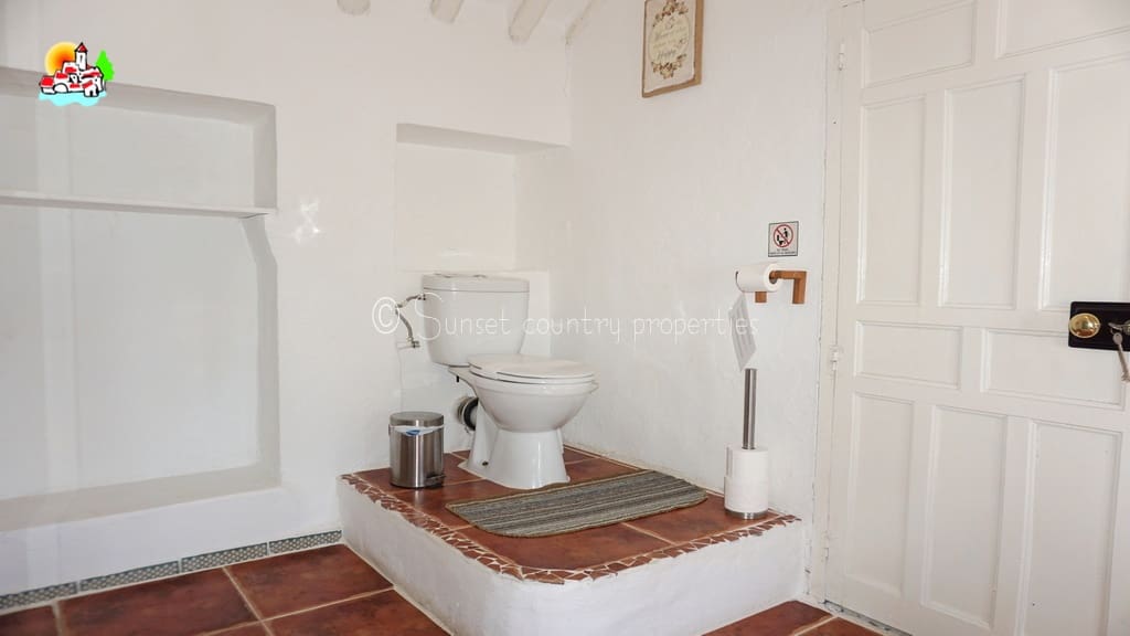 6 soveværelse Finca/Landehus til salg i Archidona med swimmingpool garage - € 425.000 (Ref: 9216356)