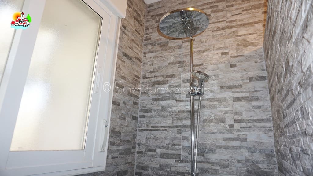 6 soveværelse Finca/Landehus til salg i Archidona med swimmingpool garage - € 425.000 (Ref: 9216356)