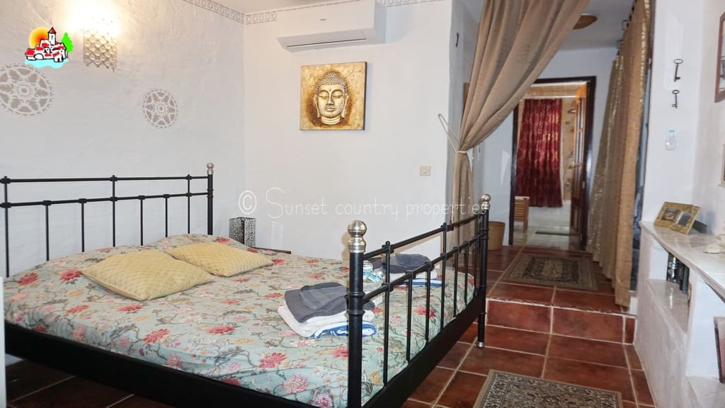 6 soveværelse Finca/Landehus til salg i Archidona med swimmingpool garage - € 425.000 (Ref: 9216356)