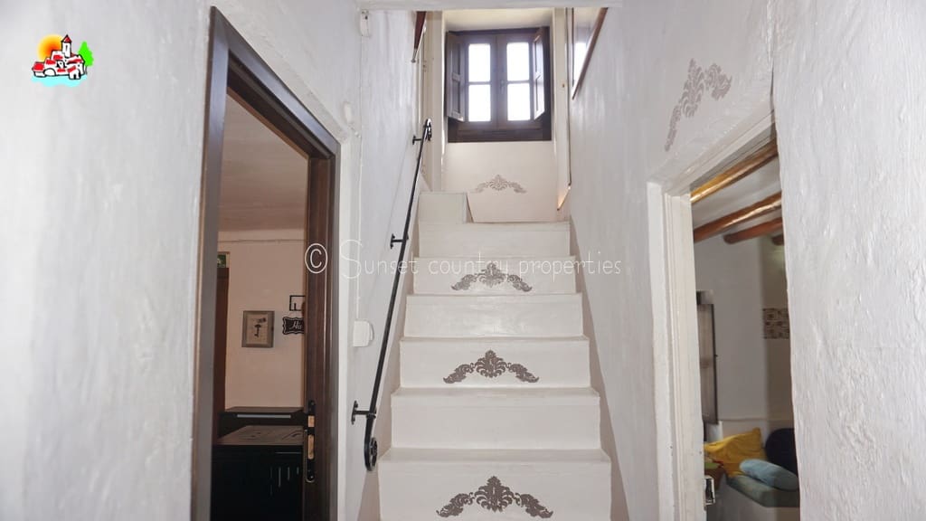 6 soveværelse Finca/Landehus til salg i Archidona med swimmingpool garage - € 425.000 (Ref: 9216356)