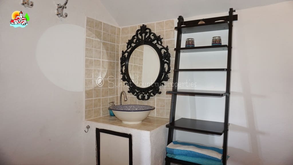 6 soveværelse Finca/Landehus til salg i Archidona med swimmingpool garage - € 425.000 (Ref: 9216356)