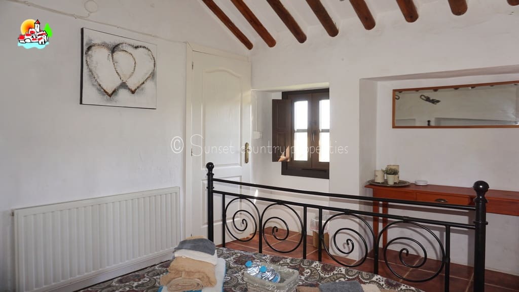 6 soveværelse Finca/Landehus til salg i Archidona med swimmingpool garage - € 425.000 (Ref: 9216356)