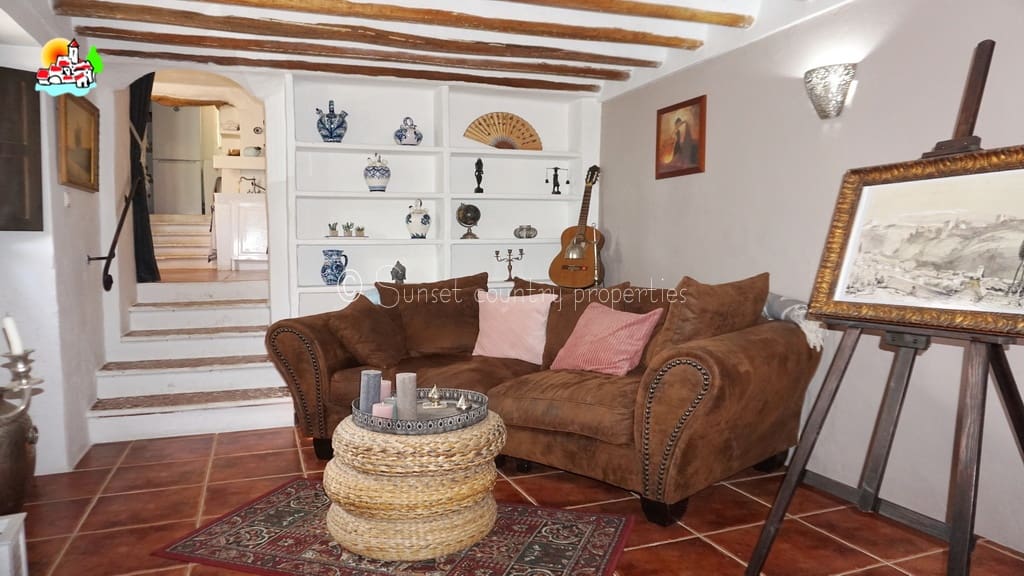 6 soveværelse Finca/Landehus til salg i Archidona med swimmingpool garage - € 425.000 (Ref: 9216356)